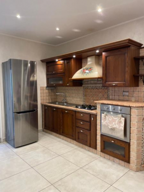 Home with parking near the Airport and beach